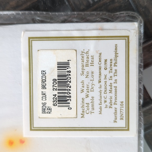 Waterford set of two fingertip towels and 16x16 bread cover wine color - Picture 2 of 5